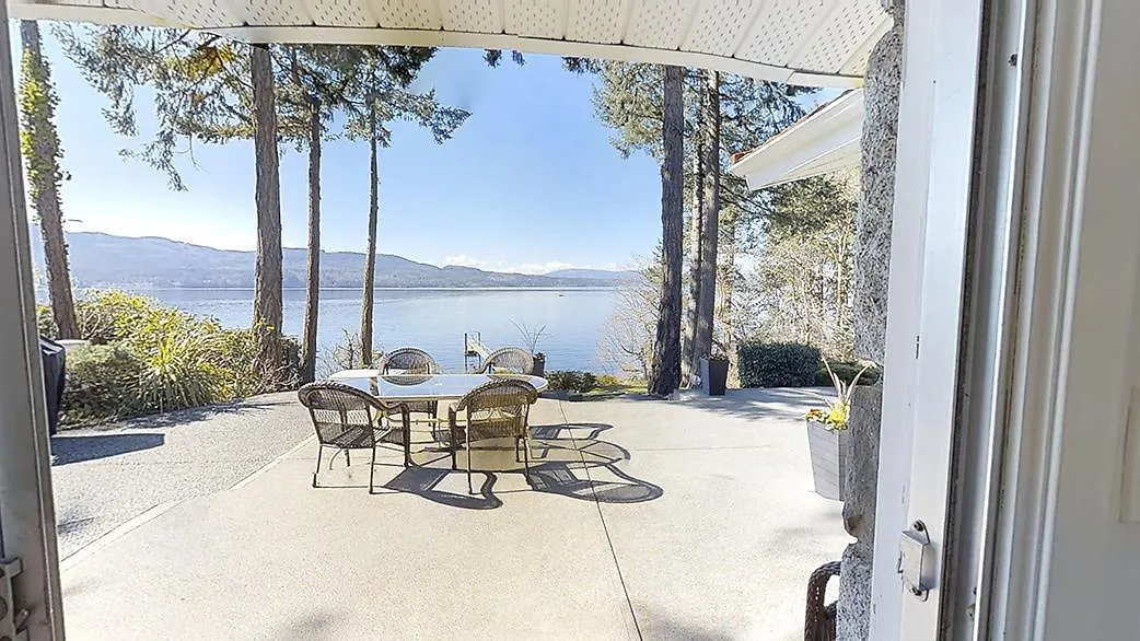 Sea Breeze Ocean Front Home North Saanich 0*,