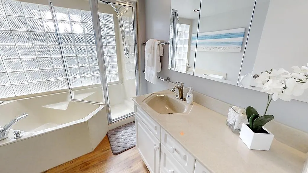 Sea Breeze Ocean Front Home North Saanich Kanada