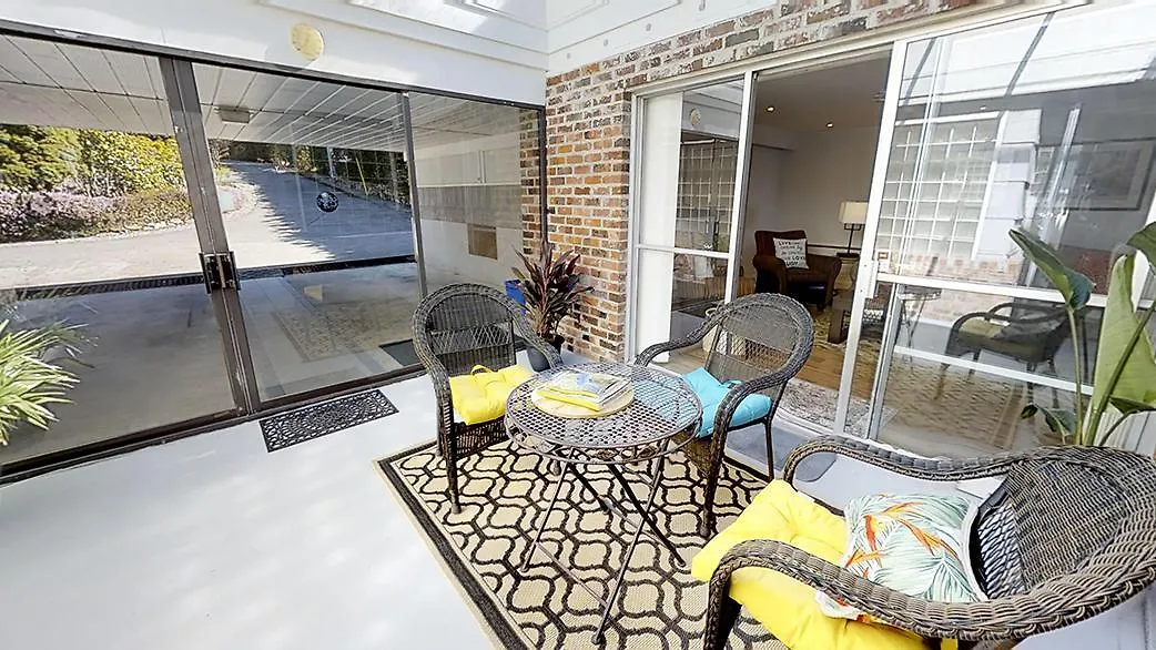 Sea Breeze Ocean Front Home North Saanich