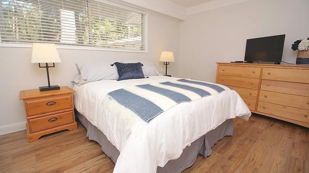 Sea Breeze Ocean Front Home North Saanich