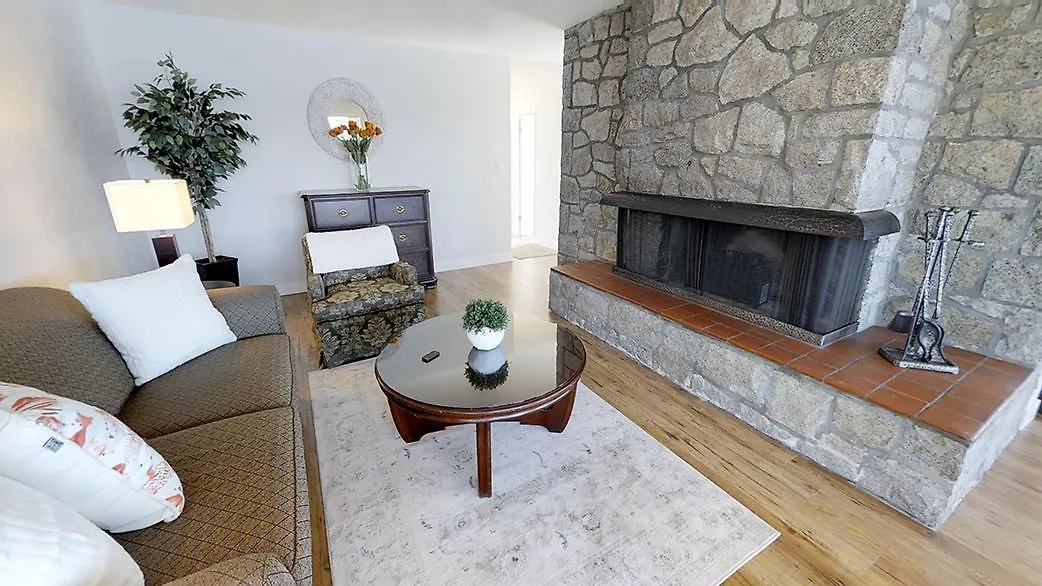 Sea Breeze Ocean Front Home North Saanich